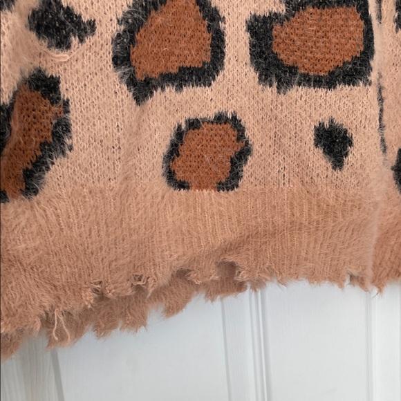 Women’s Fuzzy Animal Print Sweater M - Picture 2 of 3